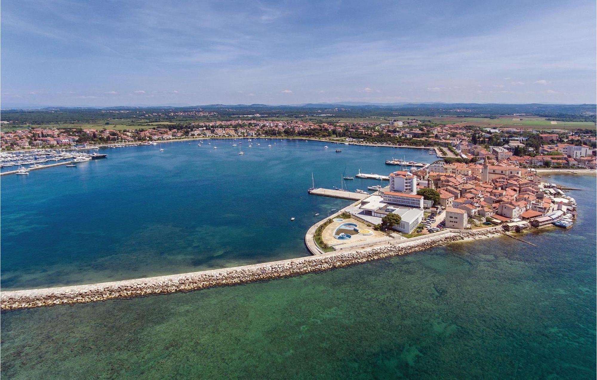 Gorgeous Apartment In Umag With Wifi Buitenkant foto